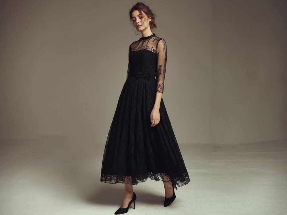 Czarna sukienka pogrzebowa