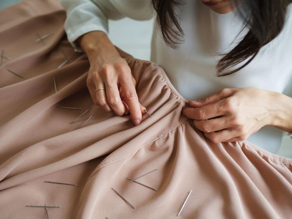 przeróbka bluzki na wyższy dekolt