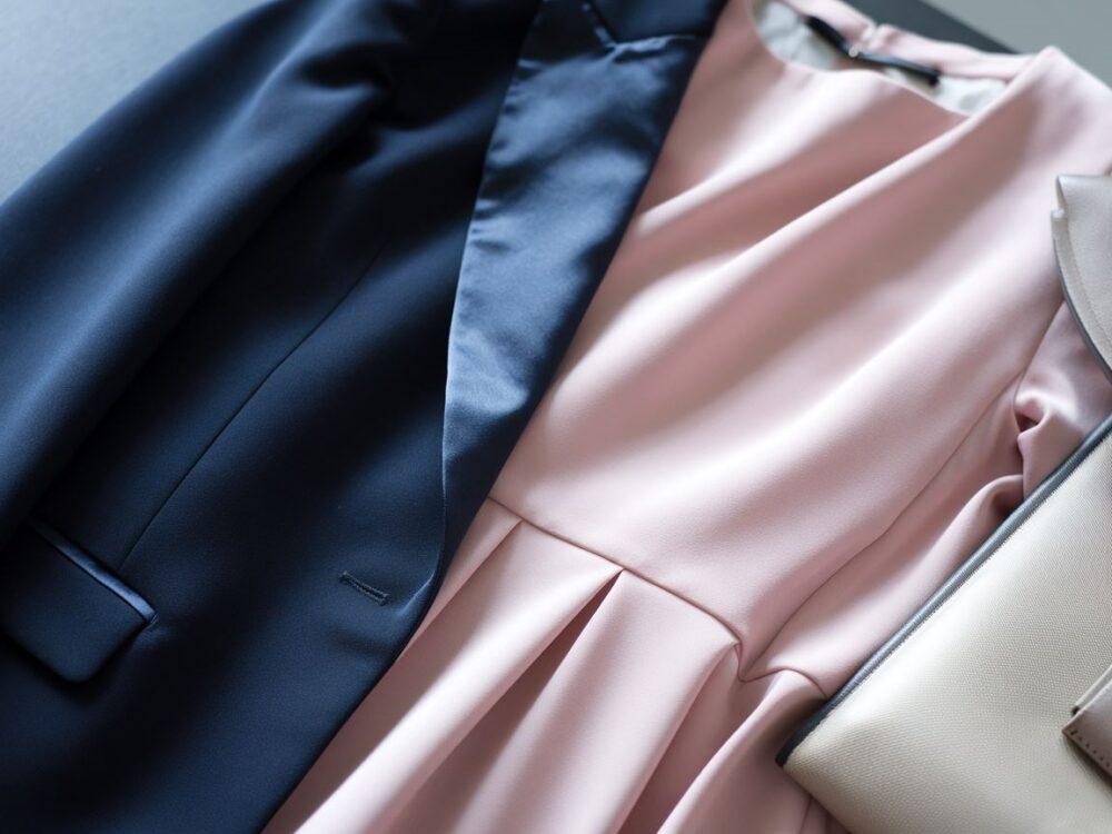 marynarka do różowej sukienki