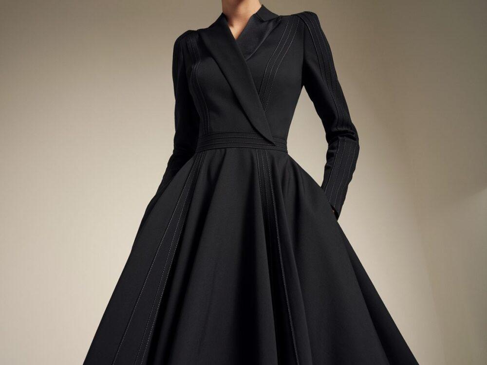 modna kobieta w eleganckiej sukience