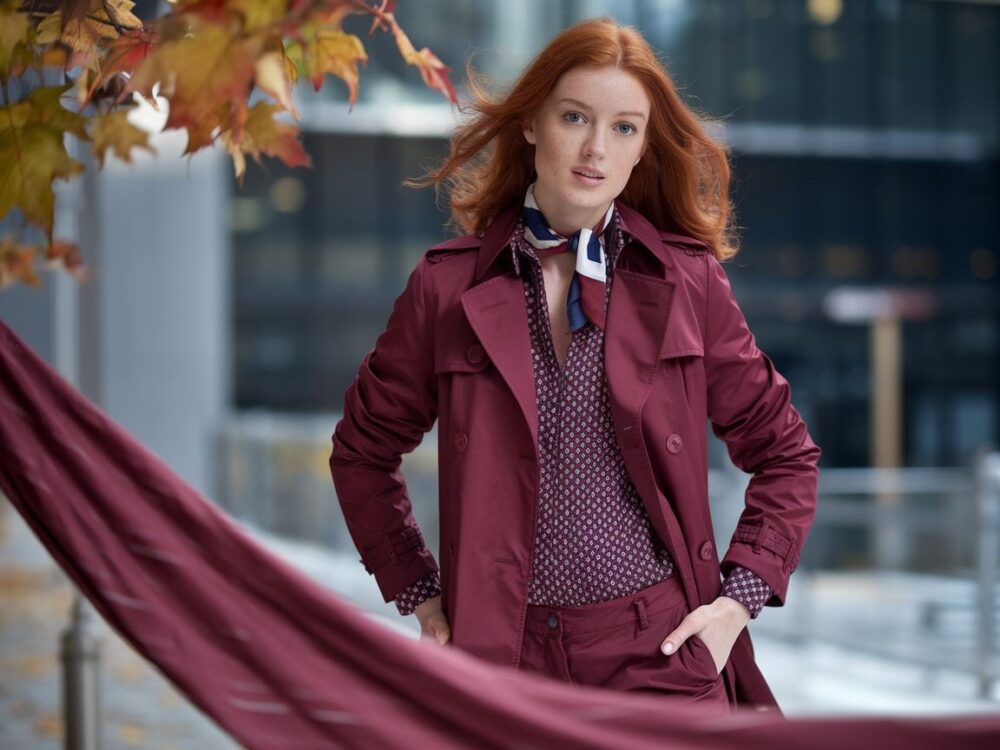 rudy płaszcz i oliwkowa torebka